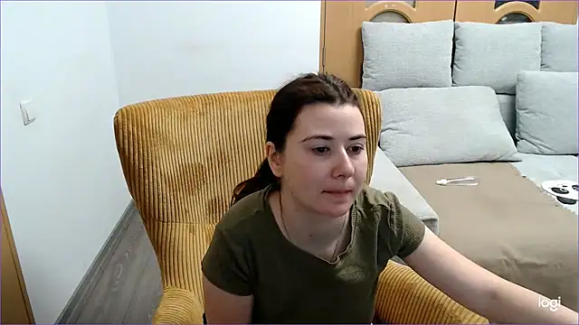 Snapshot of VioletaFlower7 chatting on 03/24/26, 08:52 VioletaFlower7 online show from 03/24/26, 08:52