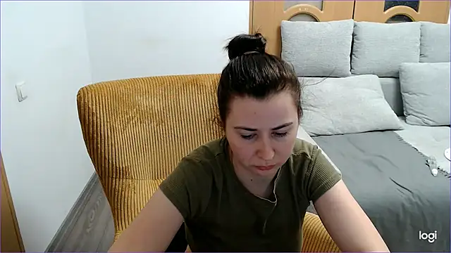 Snapshot of VioletaFlower7 chatting on 04/15/26, 07:58 VioletaFlower7 online show from 04/15/26, 07:58