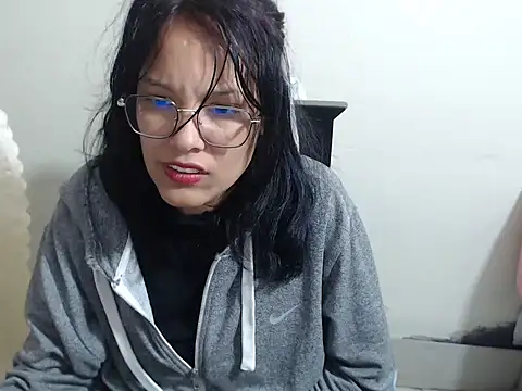 Snapshot of home_vlak chatting on 10/06/25, 04:48 home vlak online show from 10/06/25, 04:48