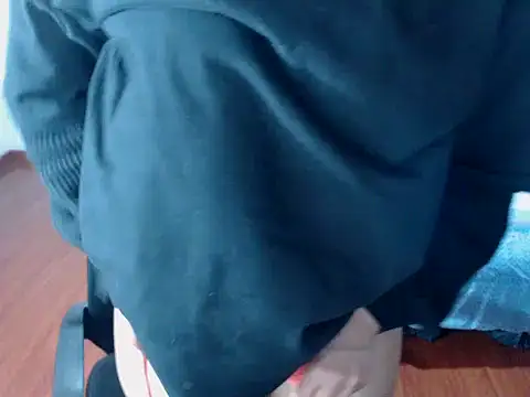 Snapshot of home_vlak chatting on 11/10/25, 11:59 home vlak online show from 11/10/25, 11:59