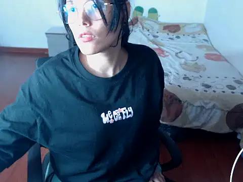 Snapshot of home_vlak chatting on 11/11/25, 11:49 home vlak online show from 11/11/25, 11:49