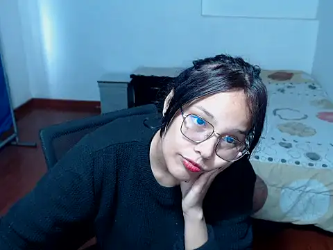 Snapshot of home_vlak chatting on 11/13/25, 04:28 home vlak online show from 11/13/25, 04:28