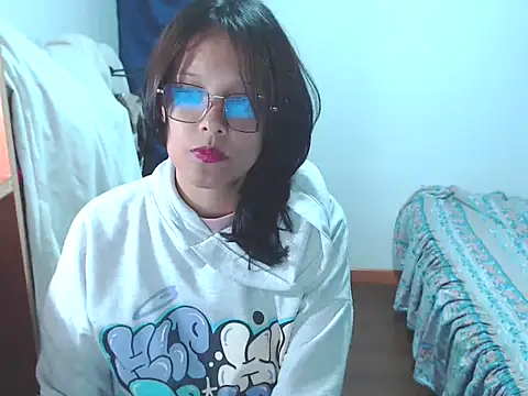 Snapshot of home_vlak chatting on 04/17/26, 01:52 home vlak online show from 04/17/26, 01:52