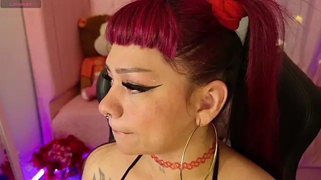 Snapshot of zoesullivan chatting on 04/17/26, 09:56 zoesullivan online show from 04/17/26, 09:56