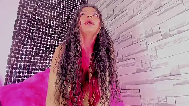 Snapshot of MiaKirshner chatting on 02/21/25, 12:16 MiaKirshner online show from 02/21/25, 12:16