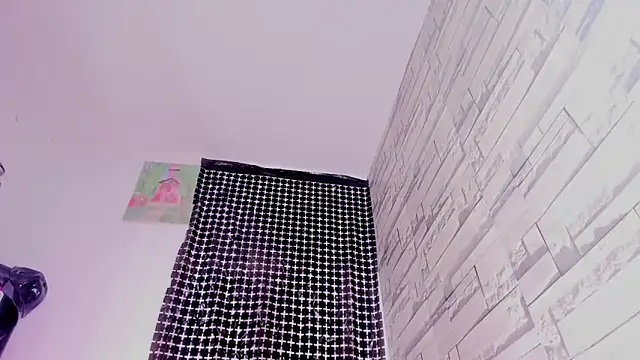 Snapshot of MiaKirshner chatting on 02/25/25, 01:17 MiaKirshner online show from 02/25/25, 01:17