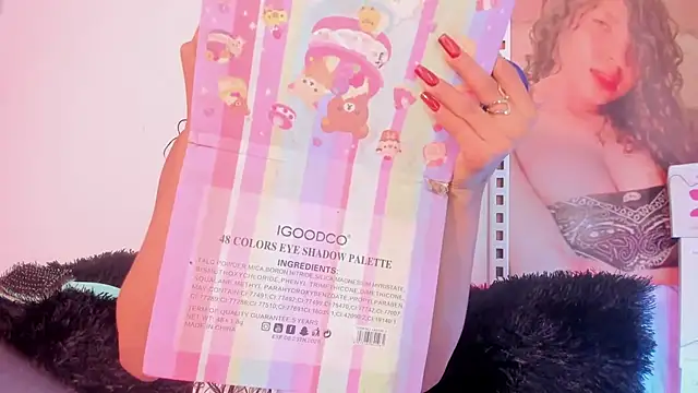 Snapshot of MiaKirshner chatting on 09/23/25, 02:31 MiaKirshner online show from 09/23/25, 02:31