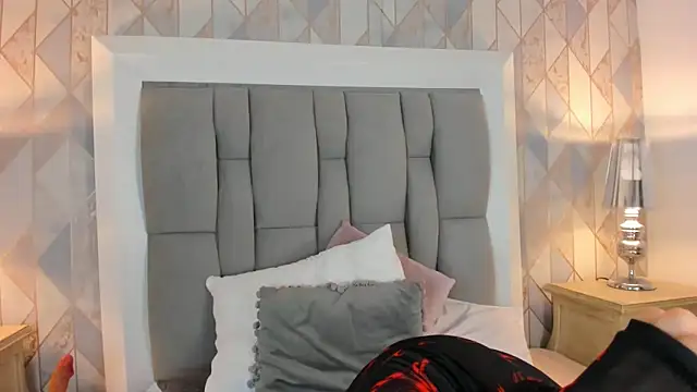 Ginger Violetta  online show from 12/04/24, 07:45