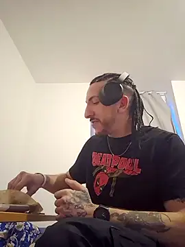 Snapshot of Dragonfly31 chatting on 04/10/26, 06:34 Dragonfly31 online show from 04/10/26, 06:34