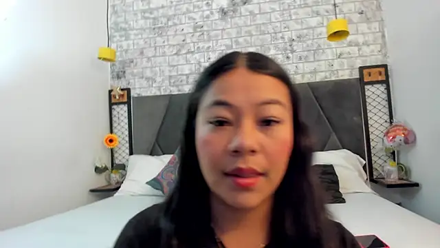 Snapshot of MilaaAdams chatting on 10/18/25, 10:05 MilaaAdams online show from 10/18/25, 10:05