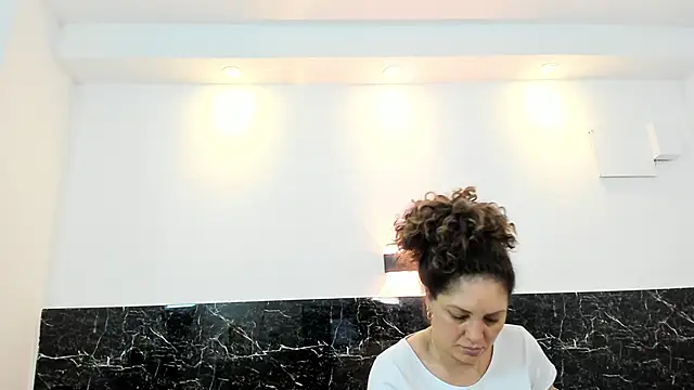 Juliabadlee online show from 02/21/25, 03:23