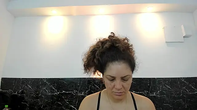 Juliabadlee online show from 03/06/25, 12:21