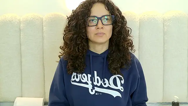 Snapshot of Juliabadlee chatting on 03/26/26, 11:21 Juliabadlee online show from 03/26/26, 11:21