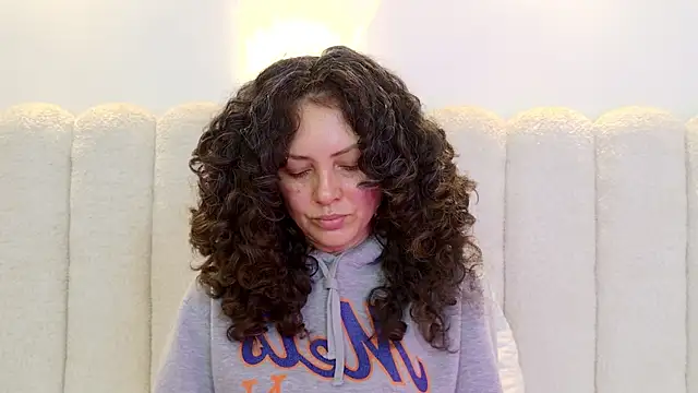 Snapshot of Juliabadlee chatting on 04/17/26, 12:02 Juliabadlee online show from 04/17/26, 12:02