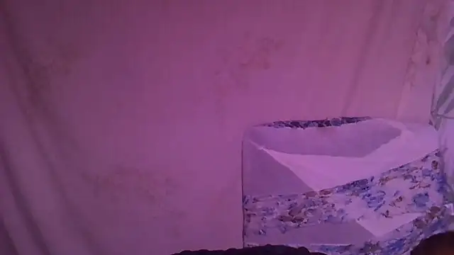 Snapshot of Hot_Caro chatting on 05/17/26, 03:52 Hot Caro online show from 05/17/26, 03:52