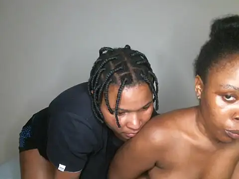 R-thequeen online show from 12/18/24, 05:42