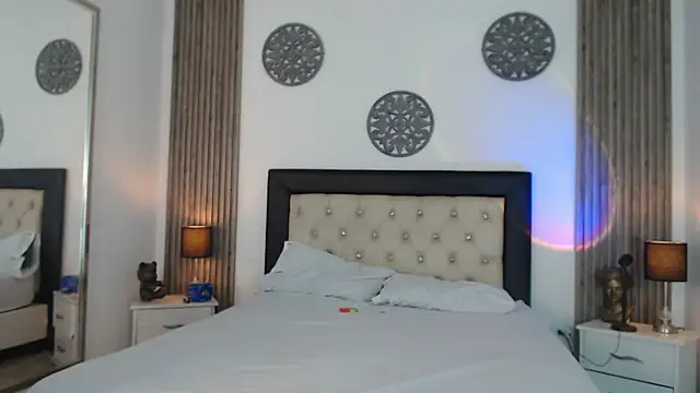 Snapshot of Julieta_De_Los_Angeles chatting on 12/29/24, 02:06 Julieta De Los Angeles online show from 12/29/24, 02:06