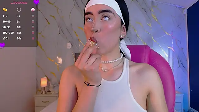 Snapshot of Julieta_De_Los_Angeles chatting on 01/10/25, 03:29 Julieta De Los Angeles online show from 01/10/25, 03:29