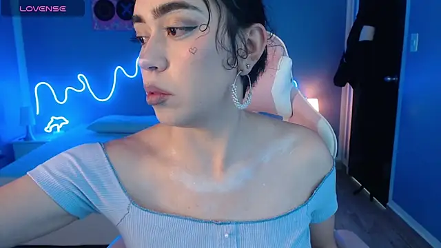 Snapshot of Julieta_De_Los_Angeles chatting on 03/18/25, 03:53 Julieta De Los Angeles online show from 03/18/25, 03:53