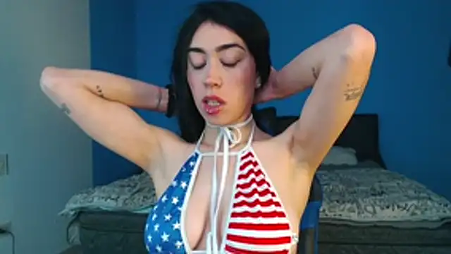 Snapshot of Julieta_De_Los_Angeles chatting on 10/23/25, 01:54 Julieta De Los Angeles online show from 10/23/25, 01:54