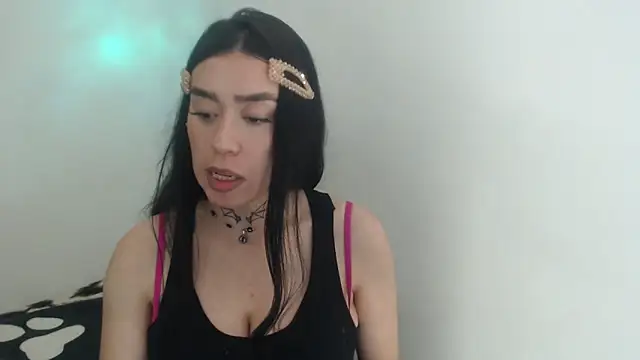 Julieta De Los Angeles online show from 04/15/26, 12:06