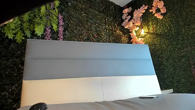 Snapshot of Novi_rosse chatting on 02/14/25, 11:53 Novi rosse online show from 02/14/25, 11:53