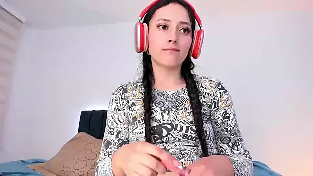 Snapshot of liaqueen610 chatting on 12/18/24, 11:40 liaqueen610 online show from 12/18/24, 11:40