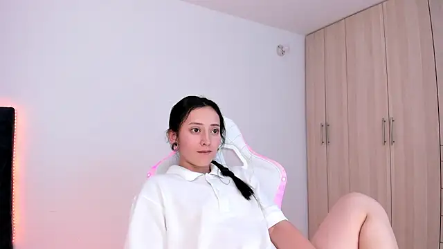 Snapshot of liaqueen610 chatting on 03/01/25, 09:48 liaqueen610 online show from 03/01/25, 09:48