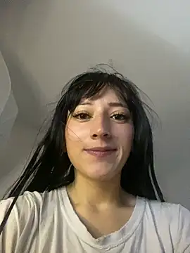 Snapshot of liaqueen610 chatting on 10/15/25, 04:29 liaqueen610 online show from 10/15/25, 04:29