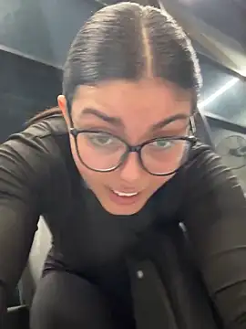 Snapshot of zui_lu chatting on 02/15/25, 05:09 zui lu online show from 02/15/25, 05:09