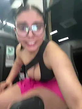 Snapshot of zui_lu chatting on 02/23/25, 05:01 zui lu online show from 02/23/25, 05:01