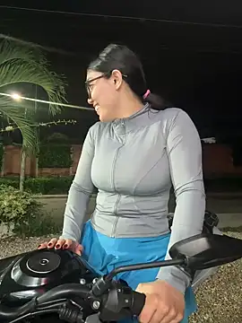 Snapshot of zui_lu chatting on 02/26/25, 08:04 zui lu online show from 02/26/25, 08:04