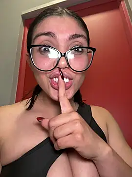 Snapshot of zui_lu chatting on 03/02/25, 04:17 zui lu online show from 03/02/25, 04:17