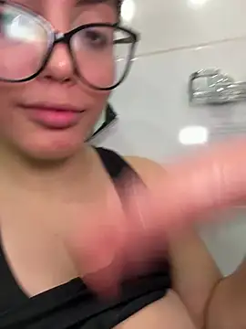 Snapshot of zui_lu chatting on 03/03/25, 07:10 zui lu online show from 03/03/25, 07:10