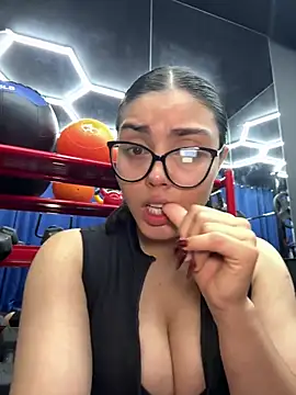 Snapshot of zui_lu chatting on 03/18/25, 04:37 zui lu online show from 03/18/25, 04:37