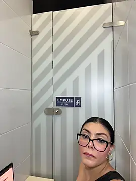 Snapshot of zui_lu chatting on 11/03/25, 04:03 zui lu online show from 11/03/25, 04:03