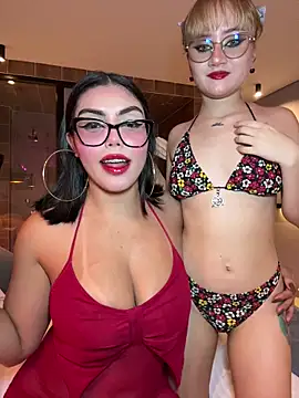 Snapshot of zui_lu chatting on 11/25/25, 01:49 zui lu online show from 11/25/25, 01:49