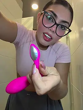 Snapshot of zui_lu chatting on 12/14/25, 04:29 zui lu online show from 12/14/25, 04:29