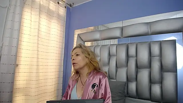 sophia ny online show from 03/04/25, 04:09