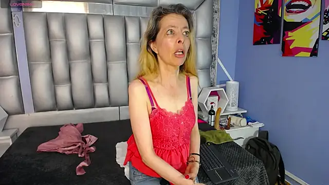 sophia ny online show from 09/16/25, 01:56