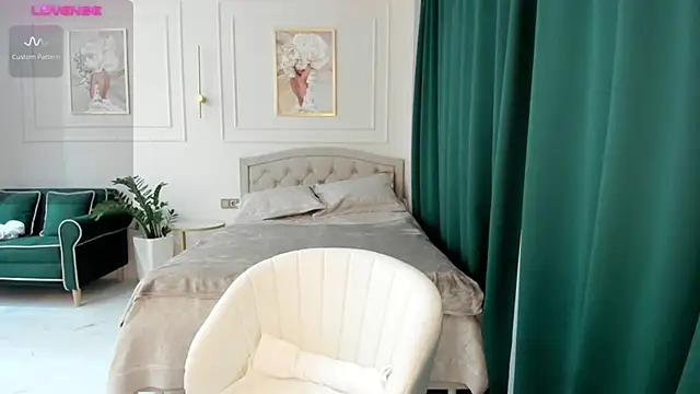 Jolie Ozolla online show from 02/24/25, 05:53