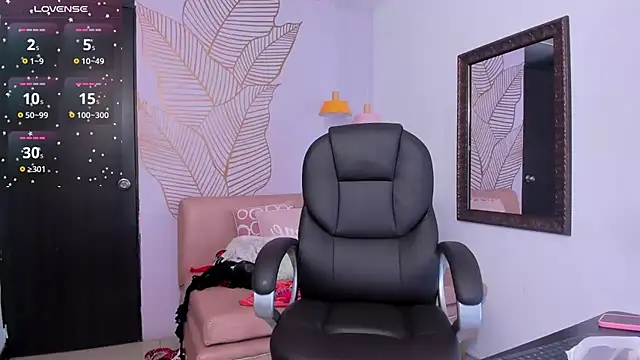 Snapshot of BarbaraKnox_ chatting on 03/07/25, 12:15 BarbaraKnox online show from 03/07/25, 12:15