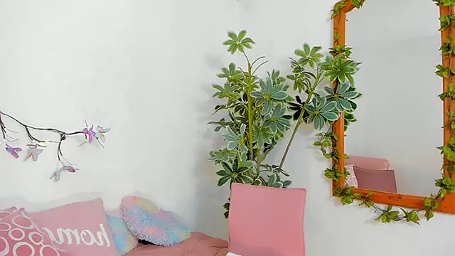 Snapshot of BarbaraKnox_ chatting on 02/28/26, 06:42 BarbaraKnox online show from 02/28/26, 06:42