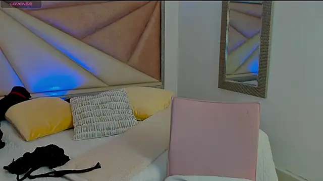 Snapshot of BarbaraKnox_ chatting on 03/26/26, 11:38 BarbaraKnox online show from 03/26/26, 11:38