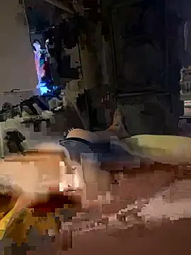 Snapshot of MatthewEmme chatting on 10/26/25, 12:49 MatthewEmme online show from 10/26/25, 12:49