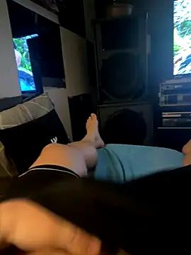 Snapshot of MatthewEmme chatting on 11/02/25, 12:13 MatthewEmme online show from 11/02/25, 12:13