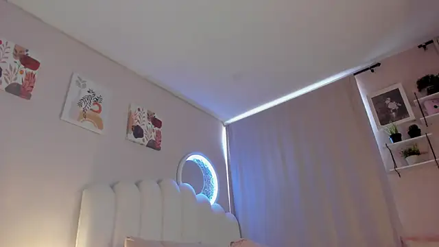 martinaaricci online show from 10/23/25, 02:05