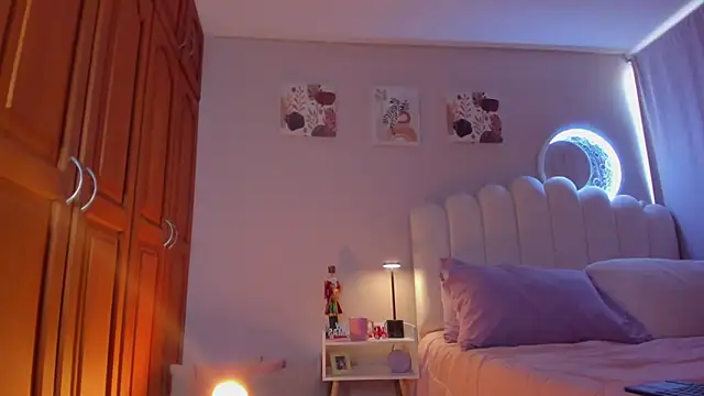 Snapshot of martinaaricci chatting on 12/20/25, 01:40 martinaaricci online show from 12/20/25, 01:40