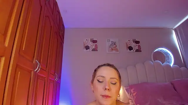 Snapshot of martinaaricci chatting on 01/10/26, 02:19 martinaaricci online show from 01/10/26, 02:19