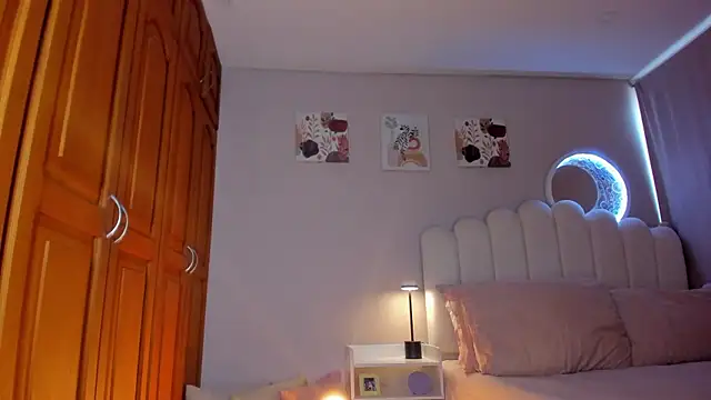 Snapshot of martinaaricci chatting on 01/13/26, 02:00 martinaaricci online show from 01/13/26, 02:00